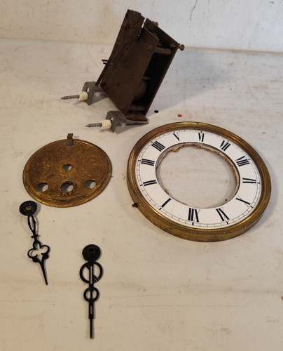 Kleine uhr uhrwerk pendel - uhr,